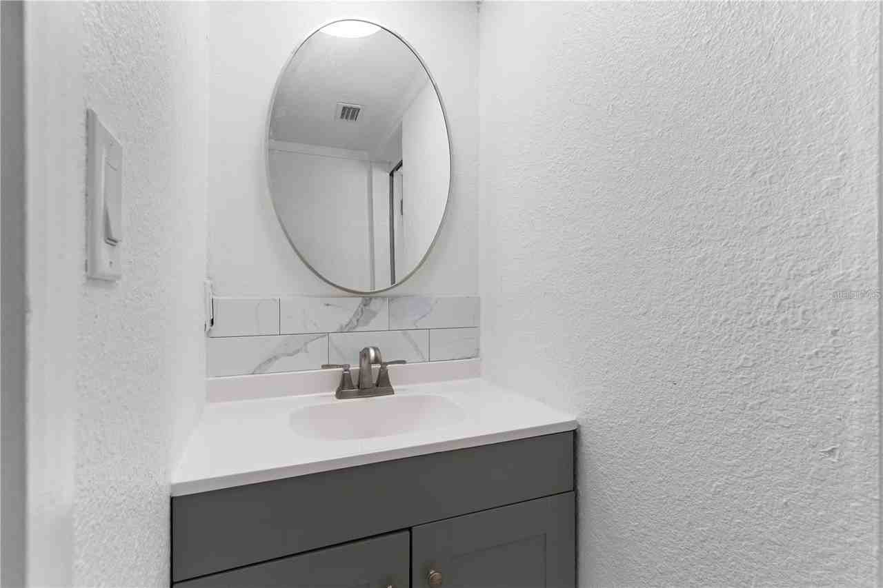 630 N Nashua Ave - Photo 5 of 6