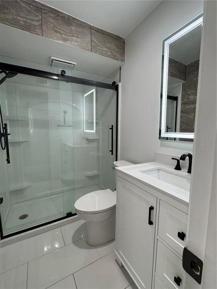 6062 Willowpointe Cir #203 - Photo 6 of 29