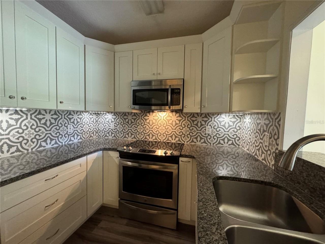 600 Northern Way #1403 - Photo 4 of 15