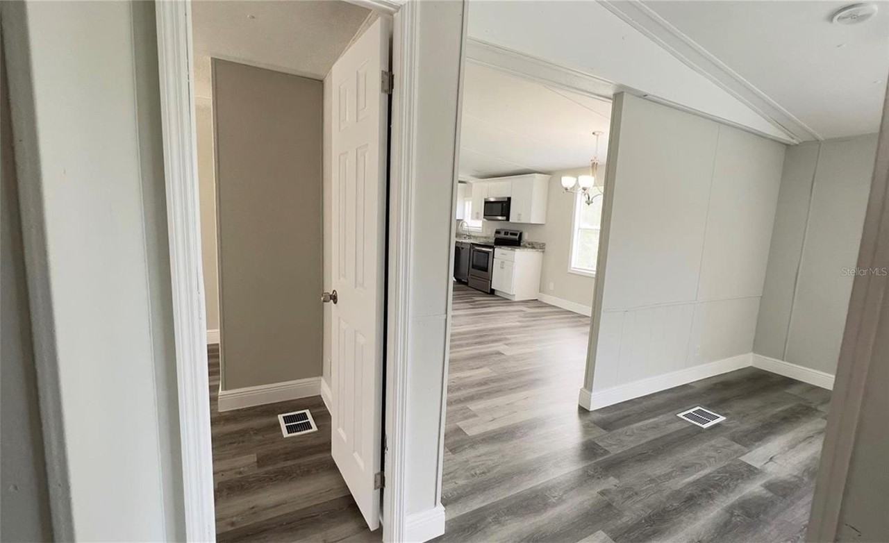 3559 Reagan Boulevard - Photo 7 of 17