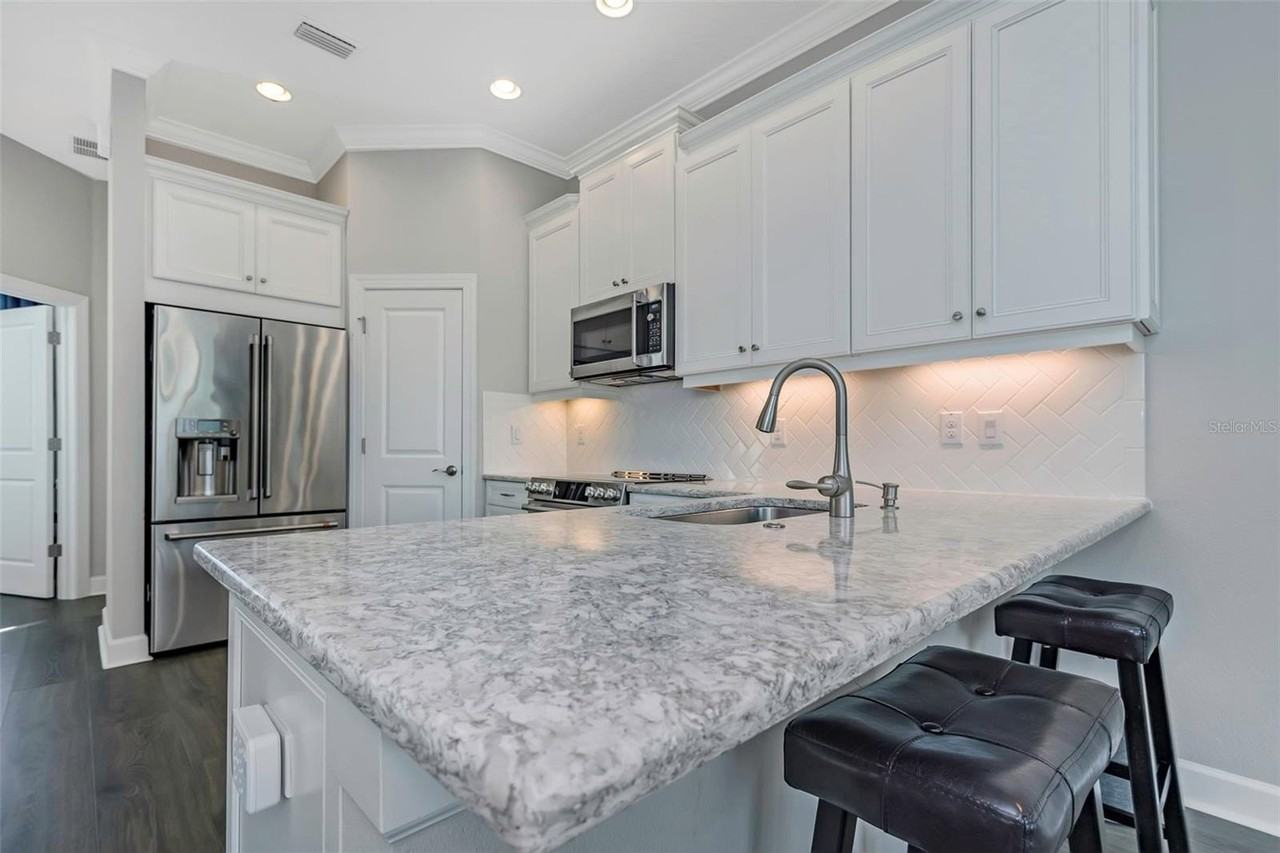 4063 Rocky Shores Dr - Photo 5 of 36