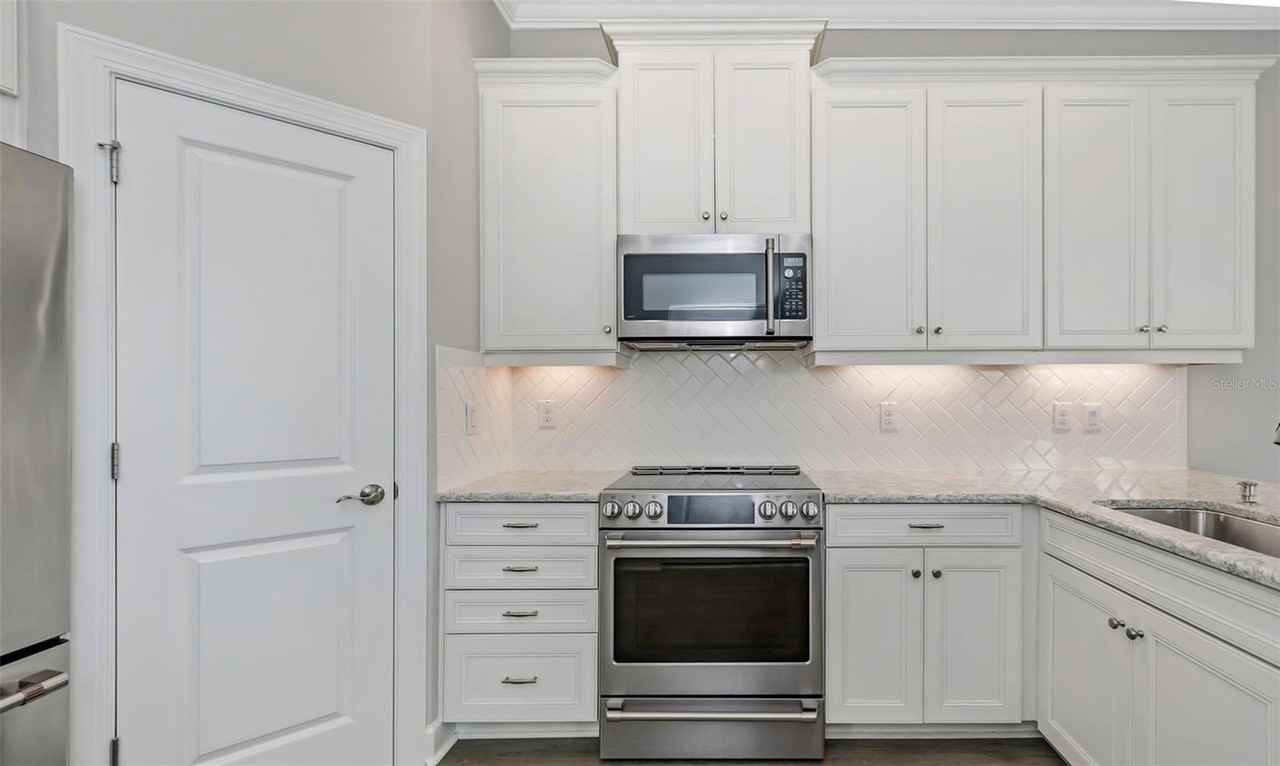 4063 Rocky Shores Dr - Photo 6 of 36