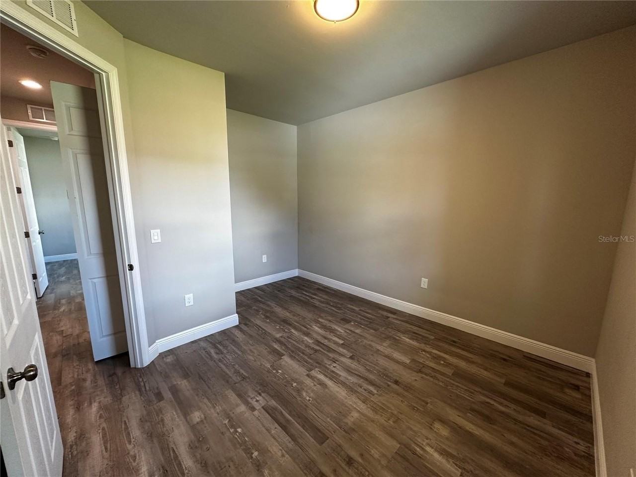 1123 Albany Ave - Photo 4 of 17