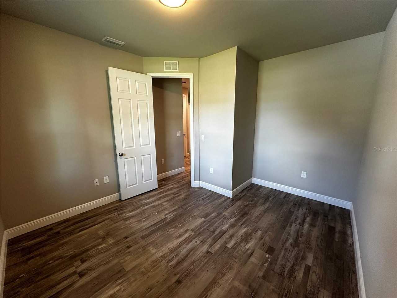 1123 Albany Ave - Photo 5 of 17