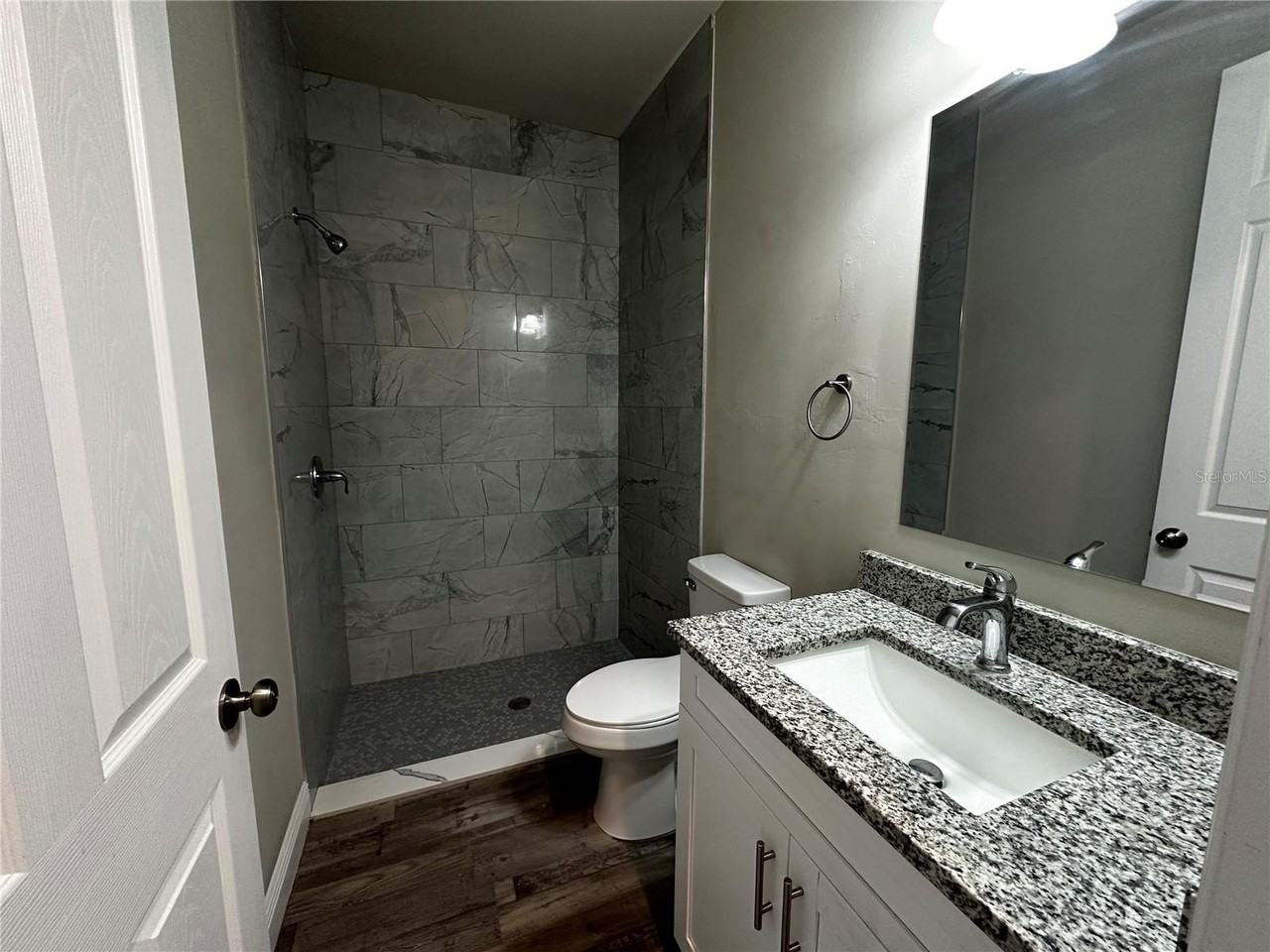 1123 Albany Ave - Photo 6 of 17