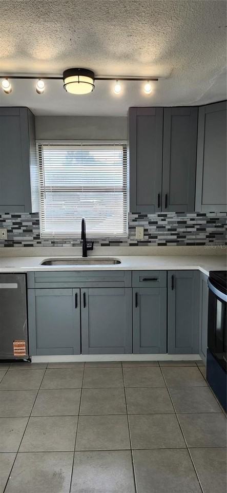 5507 Riddle Road - Photo 5 of 8