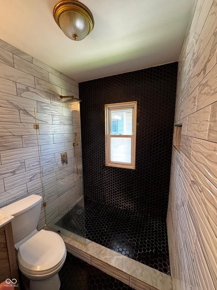 2532 E 17th St - Photo 4 of 16