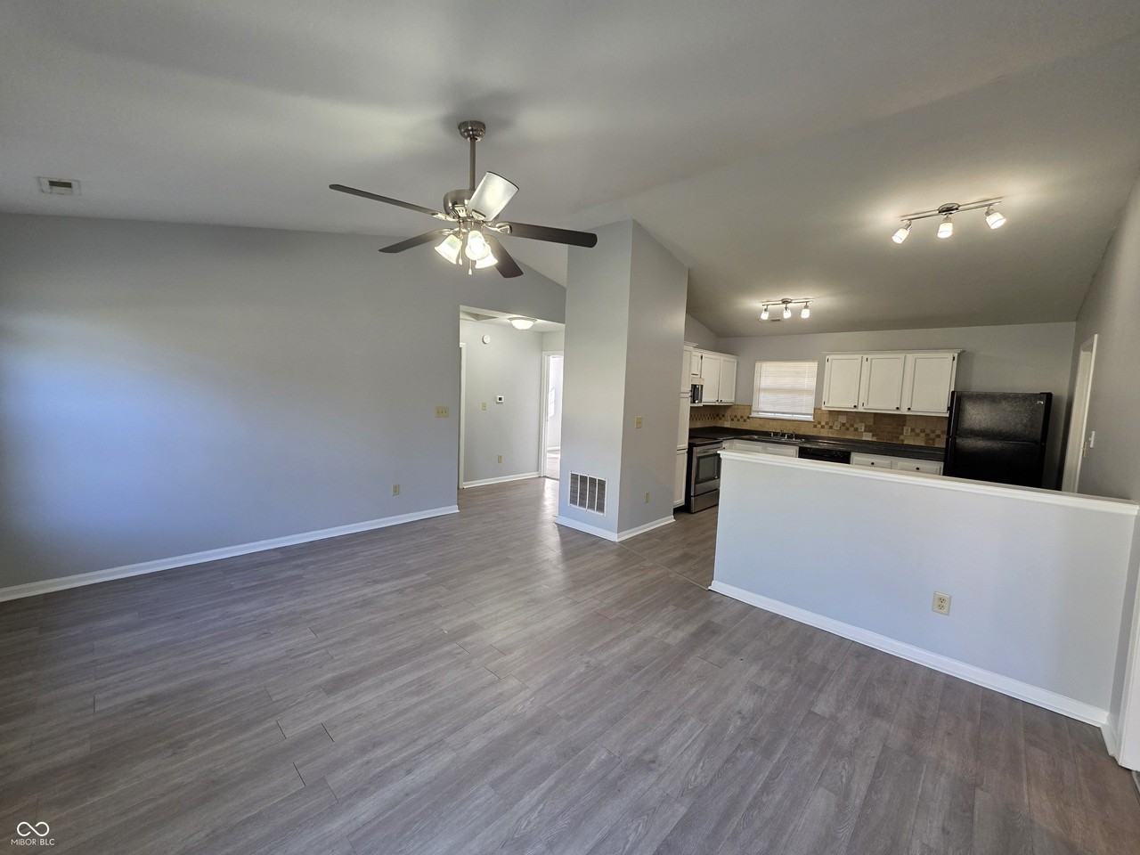 6165 Pinnacle Blvd - Photo 4 of 18