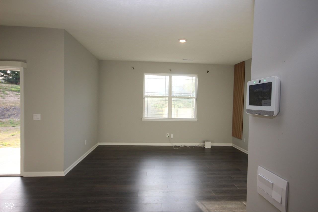 10911 N Longbranch St - Photo 3 of 14