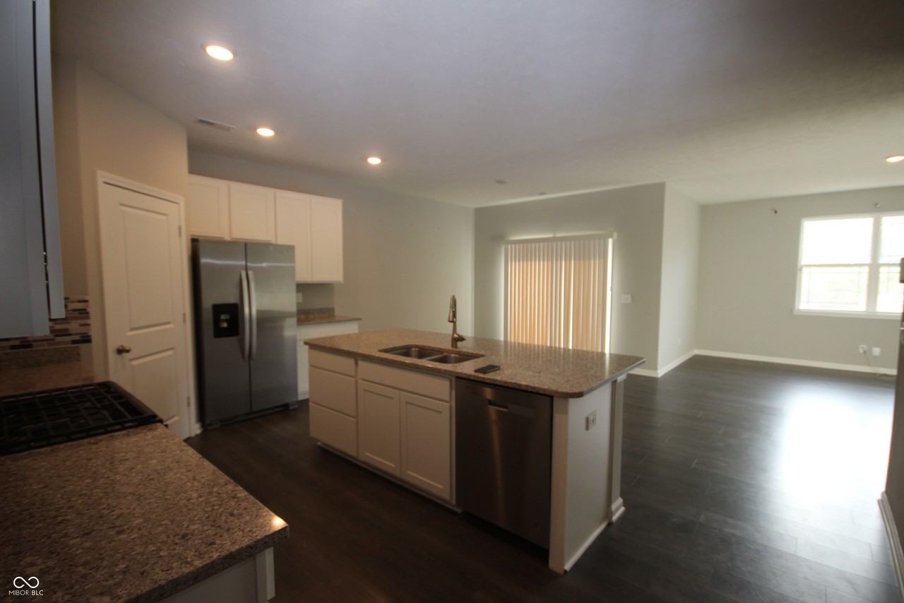 10911 N Longbranch St - Photo 5 of 14