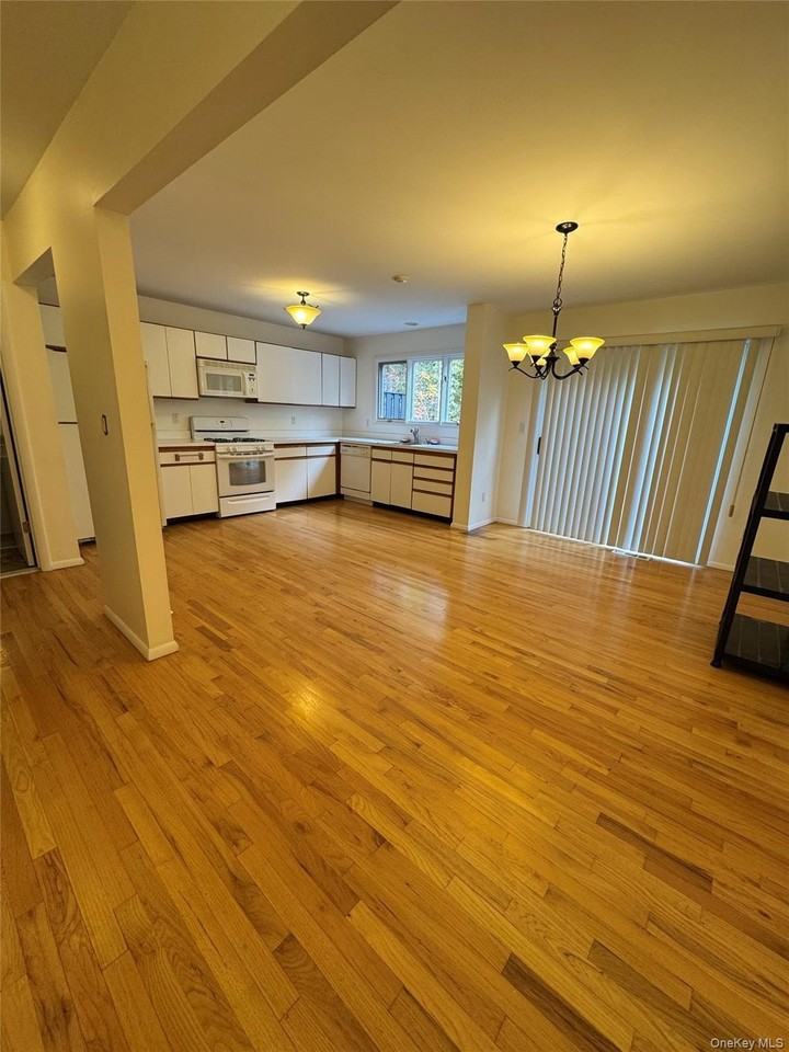 39 Village Grn - Photo 2 of 13