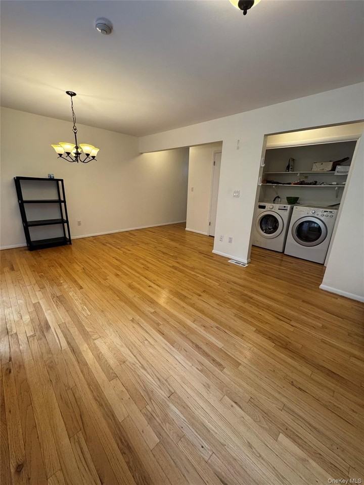 39 Village Grn - Photo 4 of 13