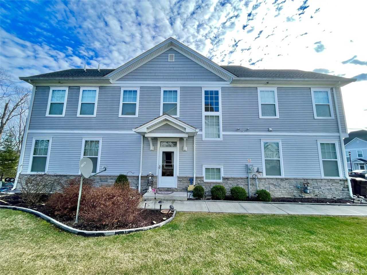 141 Meadow View Dr - Photo 4 of 48