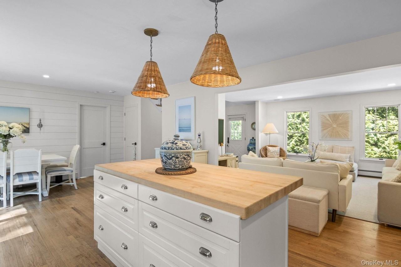 2421 Noyac Rd - Photo 5 of 31