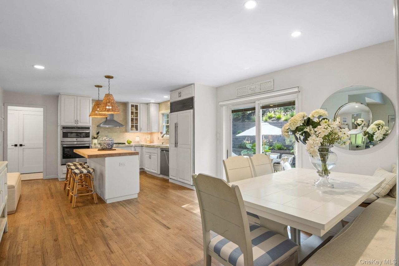 2421 Noyac Rd - Photo 7 of 31