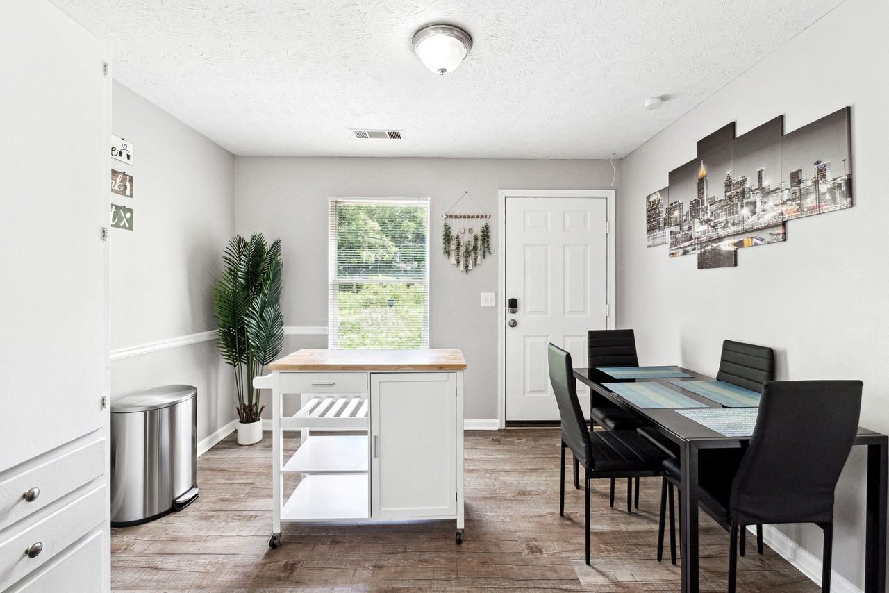 Ashton Ct - Photo 2 of 10