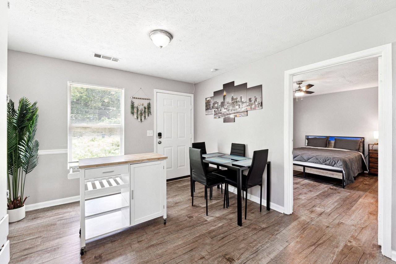 Ashton Ct - Photo 3 of 10