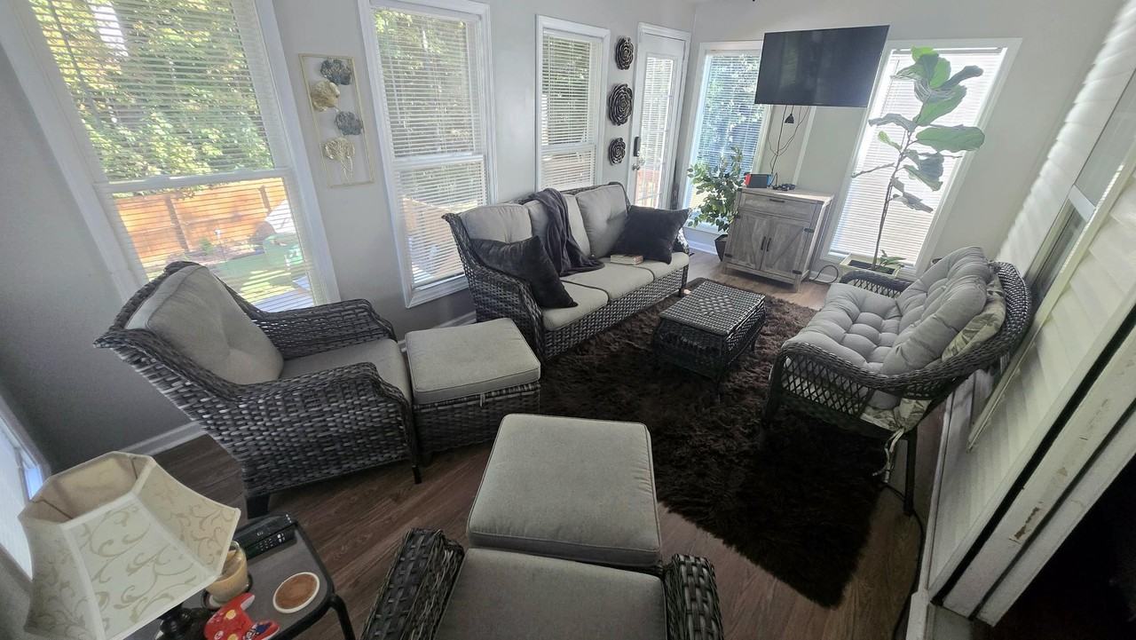 Congress Court - Photo 2 of 10