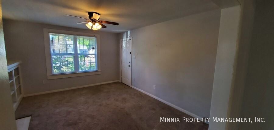 2118 22nd St - Photo 5 of 23