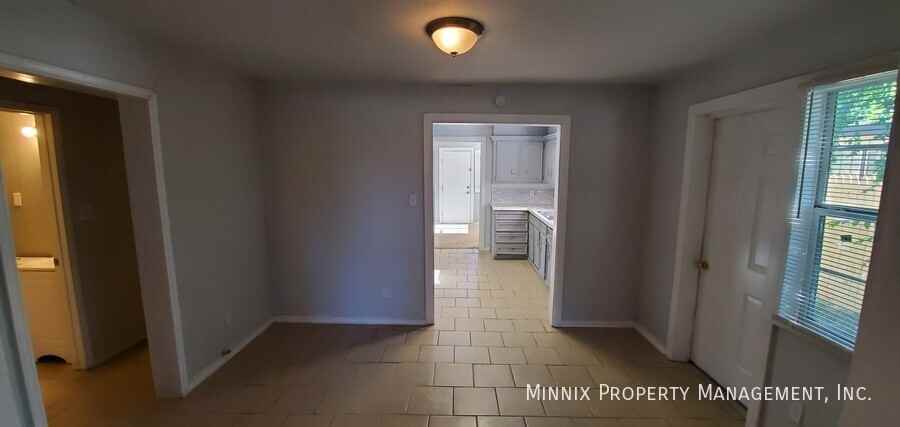 2118 22nd St - Photo 7 of 23