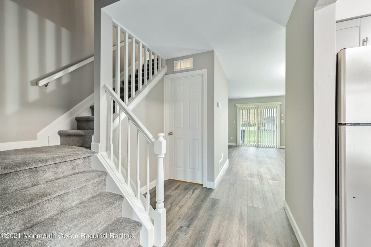 14 Stuart Drive #5 - Photo 3 of 26