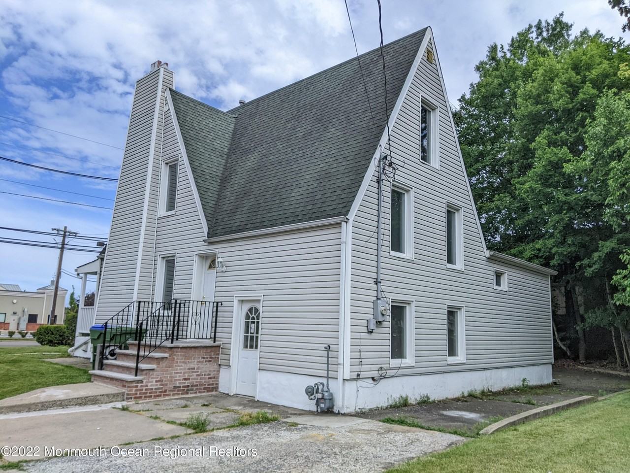 120 Plainfield Ave - Photo 2 of 26