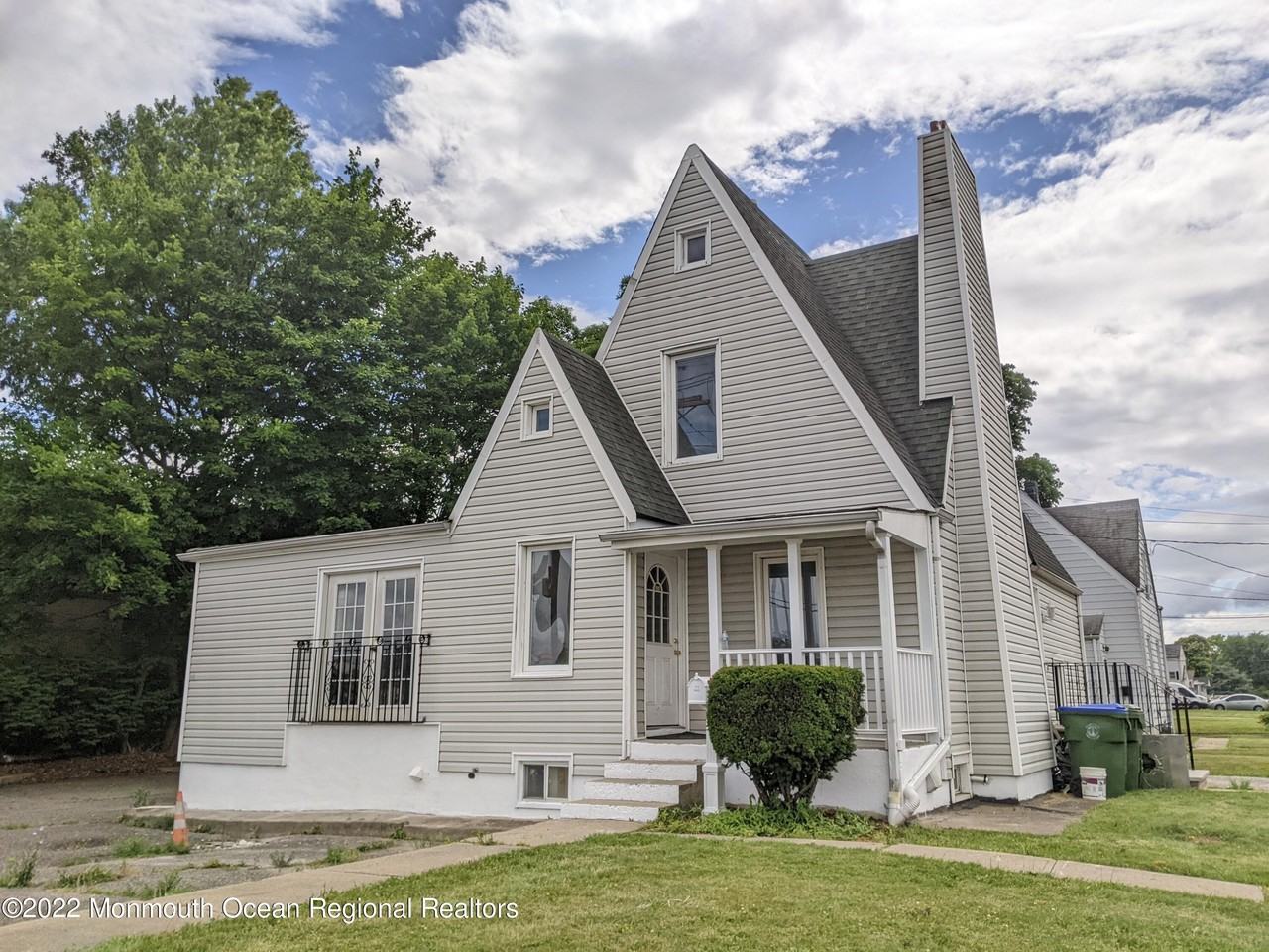 120 Plainfield Ave - Photo 3 of 26