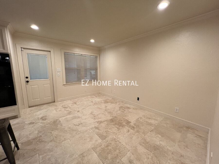 1014 Roxella St - Photo 5 of 33