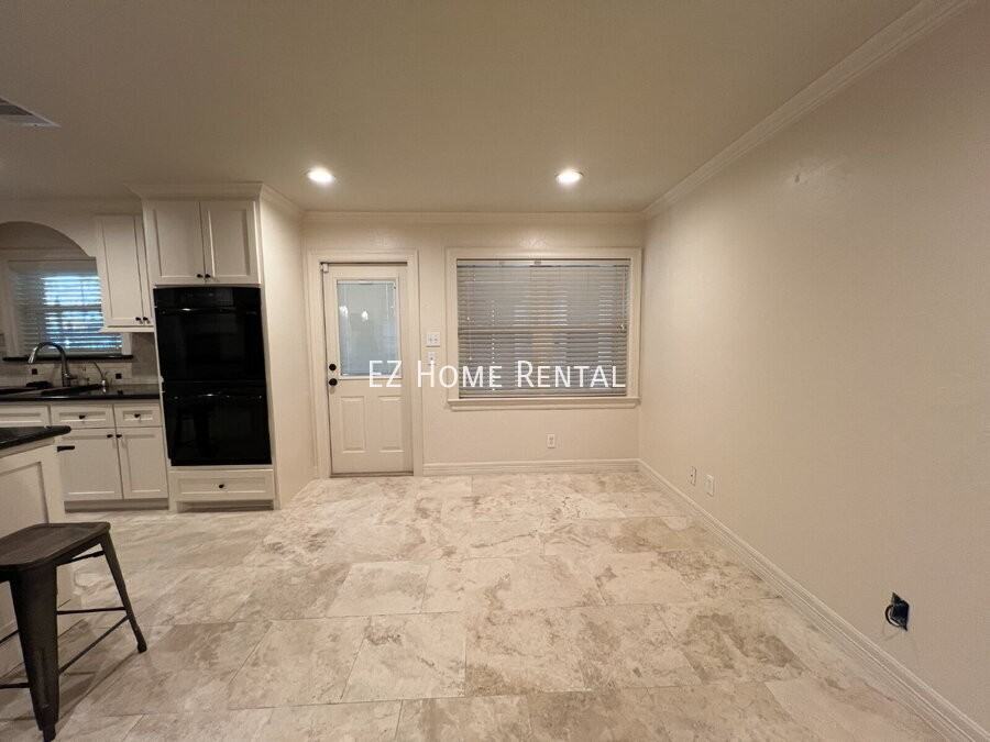 1014 Roxella St - Photo 6 of 33