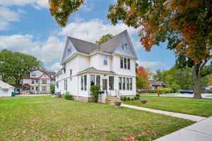 featured image of 24021 W Chicago St