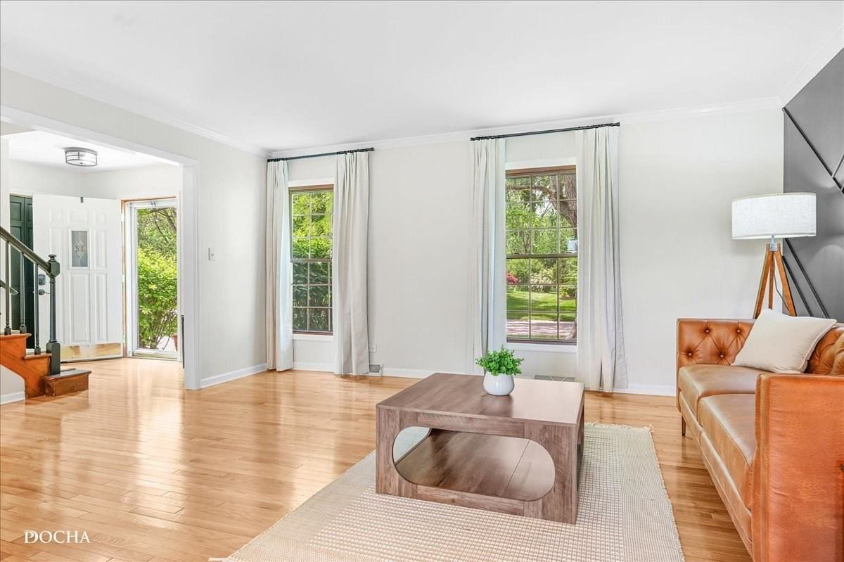 1012 Bainbridge Dr - Photo 5 of 48