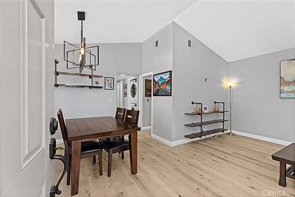 24459 Howes Dr - Photo 5 of 33