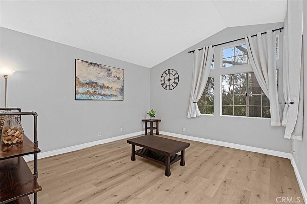 24459 Howes Dr - Photo 6 of 33