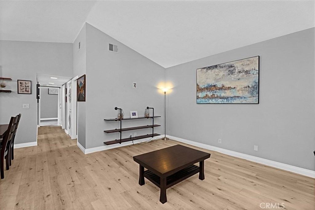 24459 Howes Dr - Photo 7 of 33