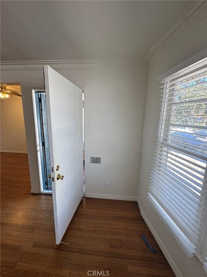 5078 Pickford St - Photo 3 of 10