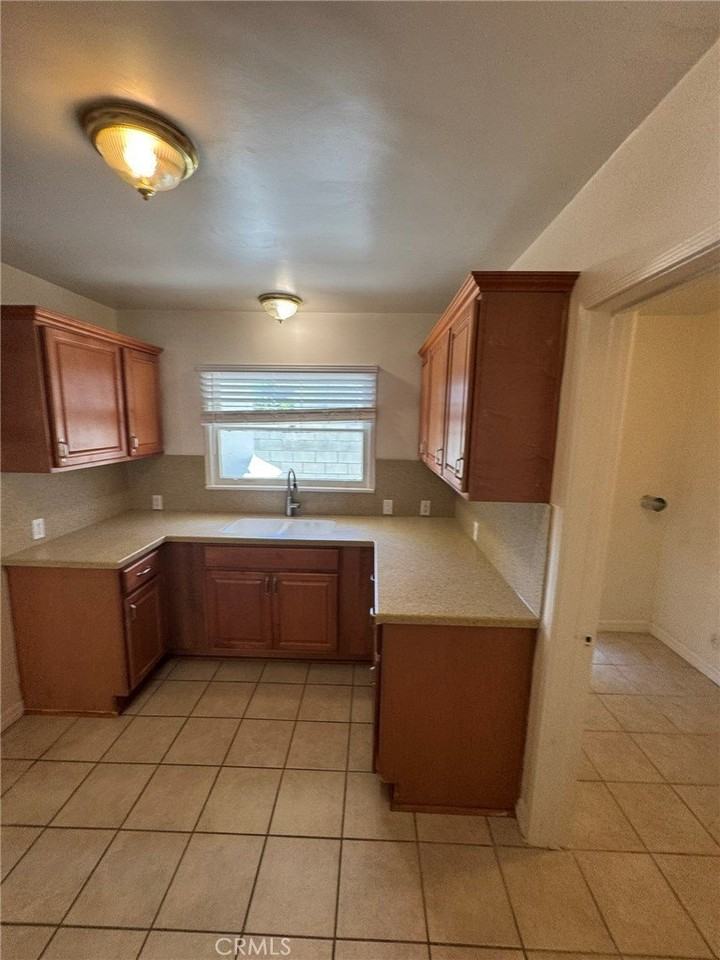 5078 Pickford St - Photo 6 of 10