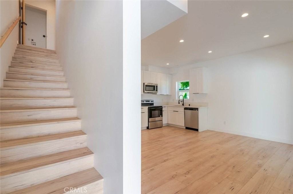 6835 Yolanda Avenue - Photo 3 of 34