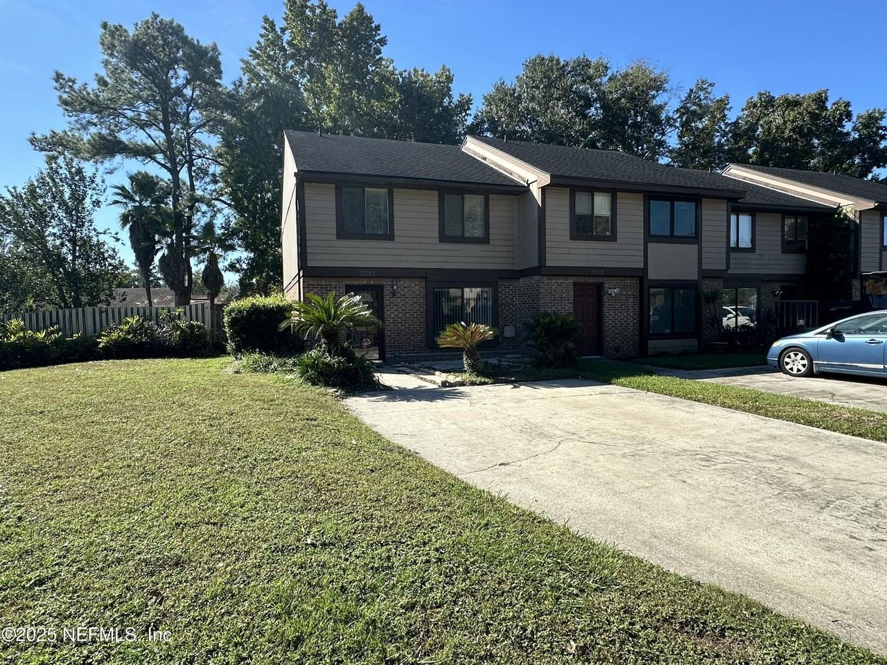 7042 Prestwick Cir S - Photo 2 of 42