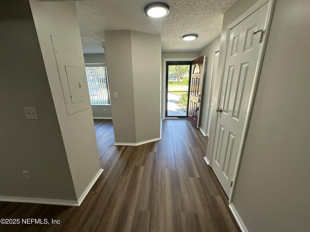 7042 Prestwick Cir S - Photo 3 of 42