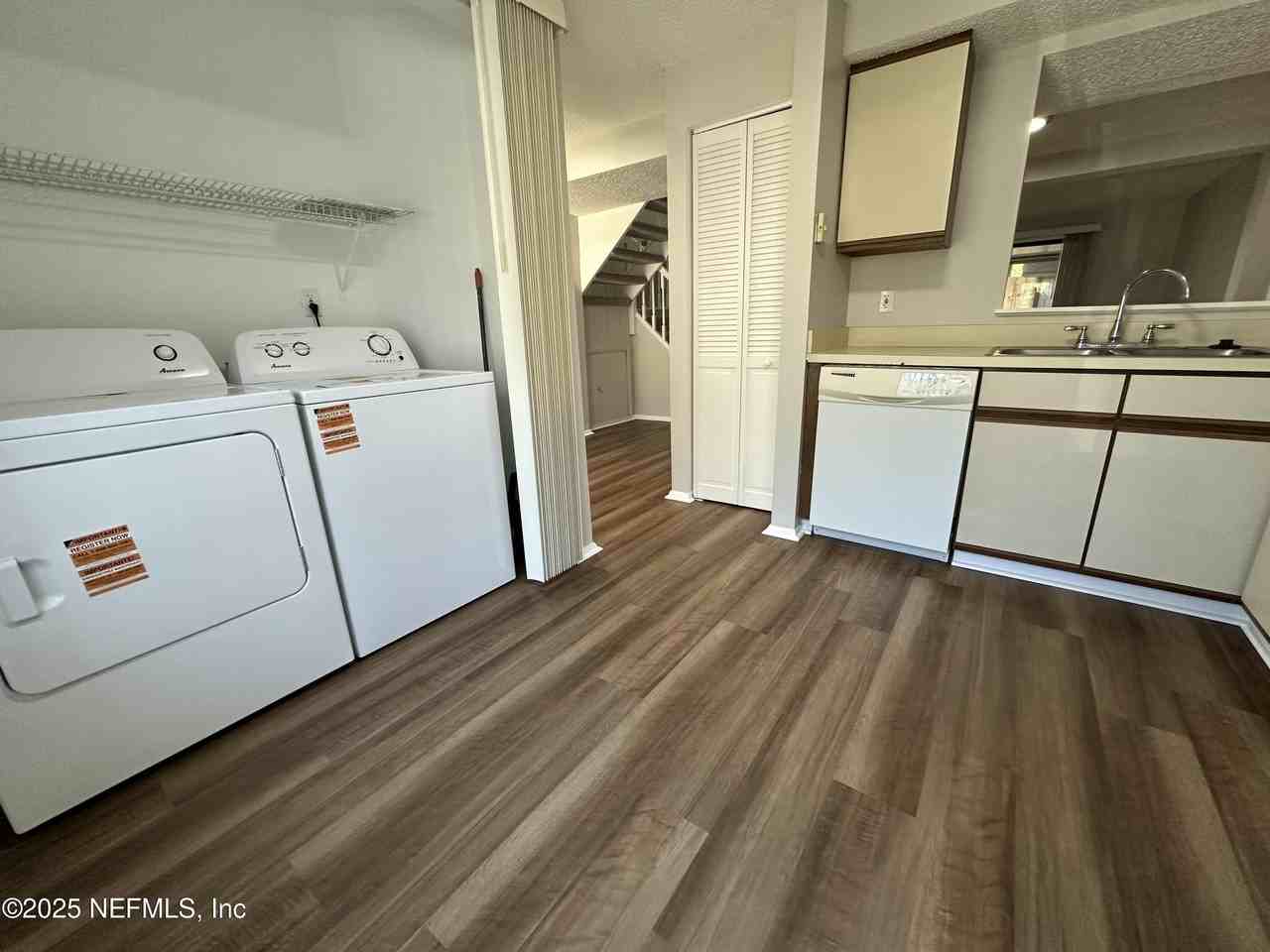 7042 Prestwick Cir S - Photo 7 of 42