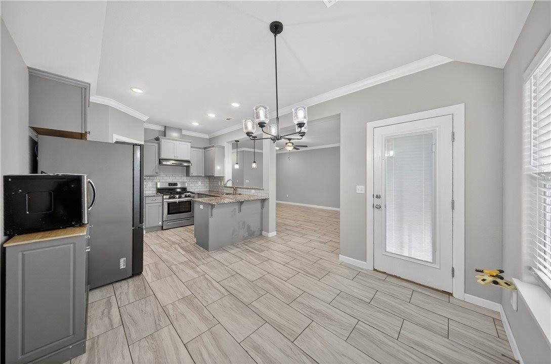 440 Willow Drive - Photo 5 of 26