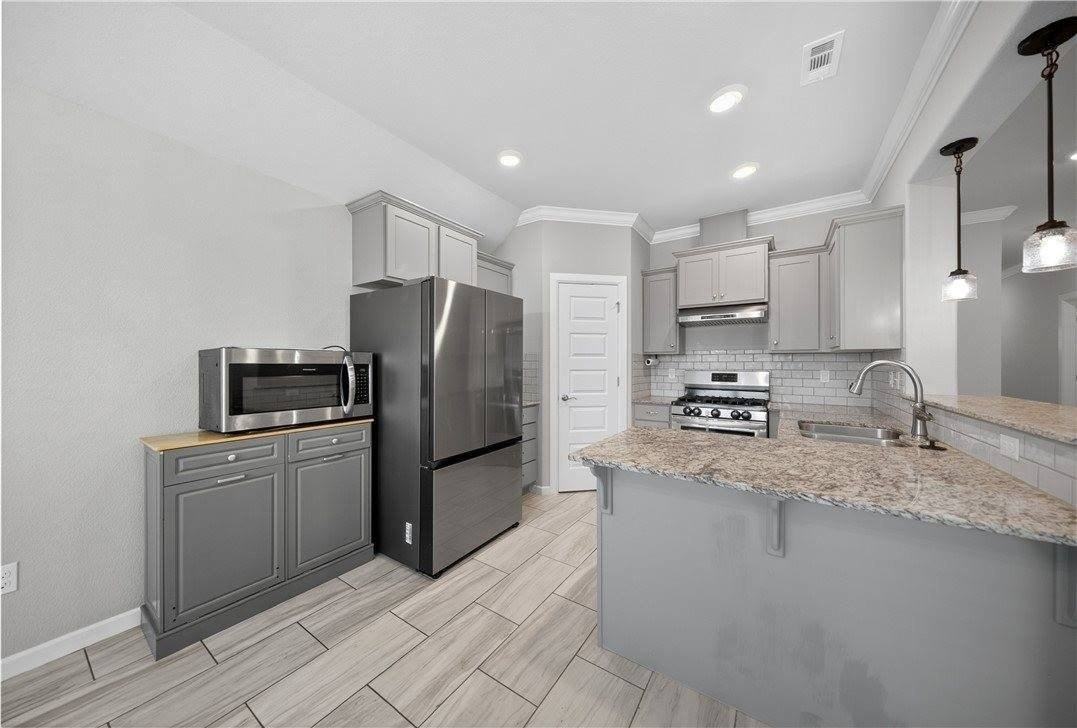 440 Willow Drive - Photo 4 of 26