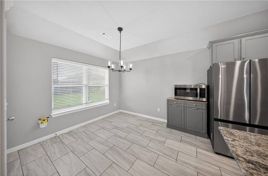 440 Willow Drive - Photo 7 of 26