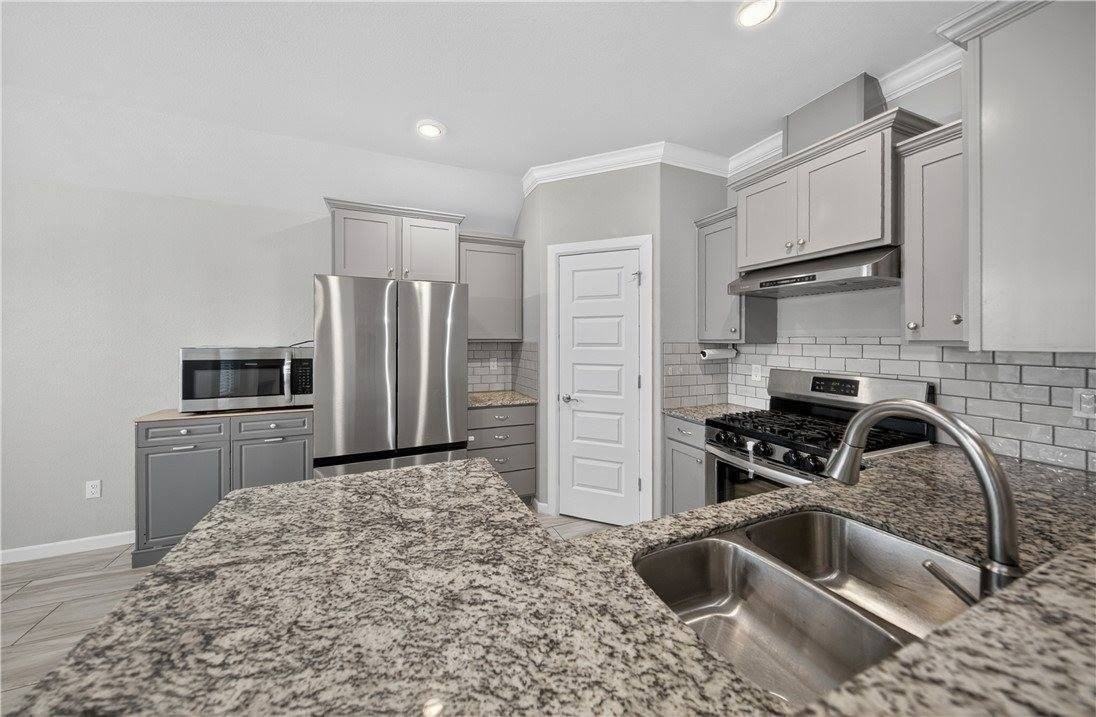 440 Willow Drive - Photo 3 of 26