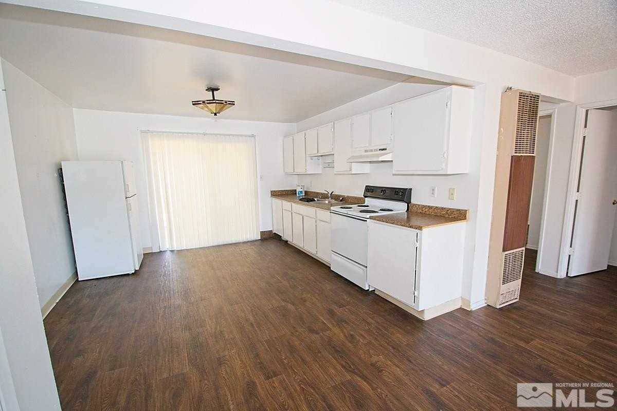 1131 Parkview St - Photo 3 of 6