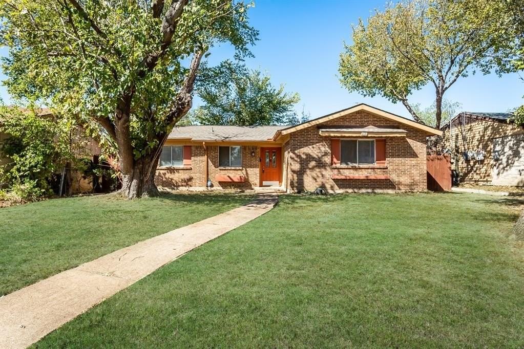 2121 Travis Dr - Photo 2 of 28