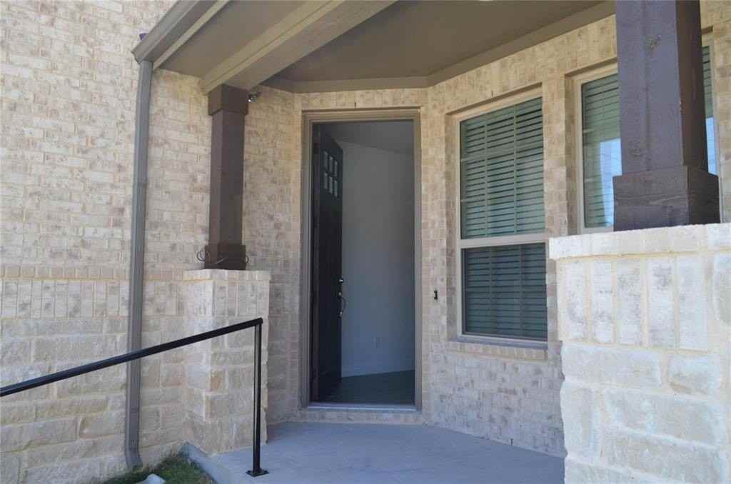 5501 Crosby Dr - Photo 3 of 34