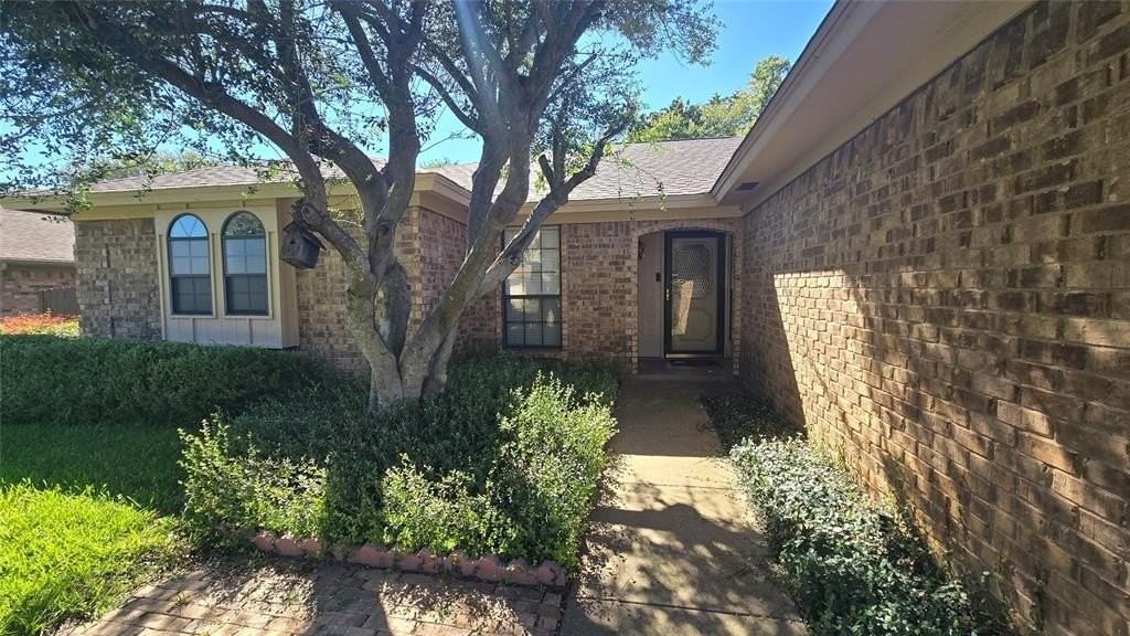 1001 Woodhaven Ct - Photo 2 of 22