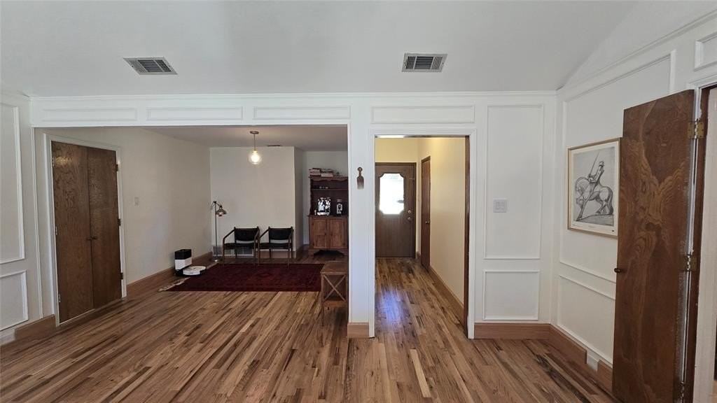 1001 Woodhaven Ct - Photo 3 of 22