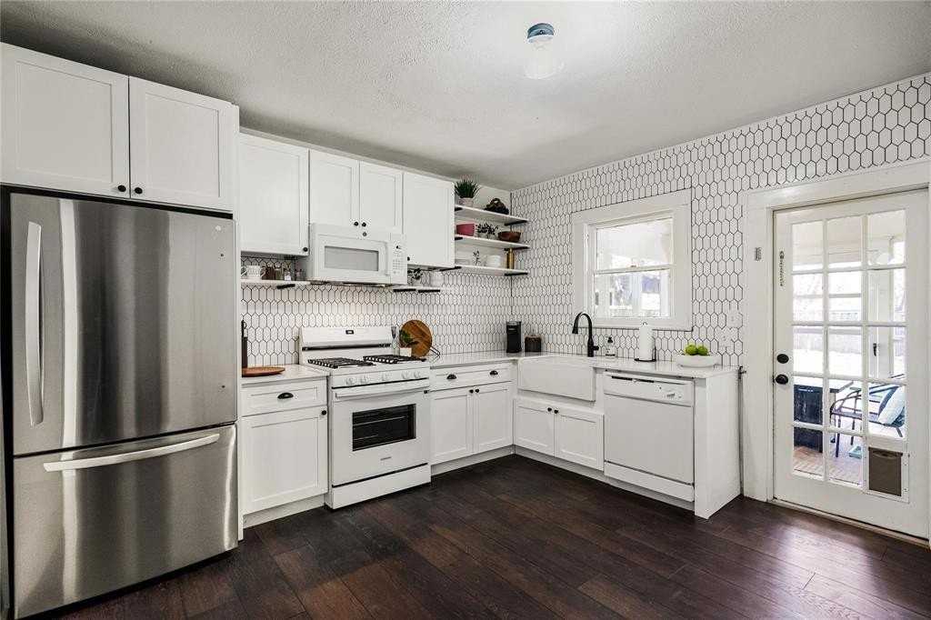 5420 Worth St - Photo 7 of 17